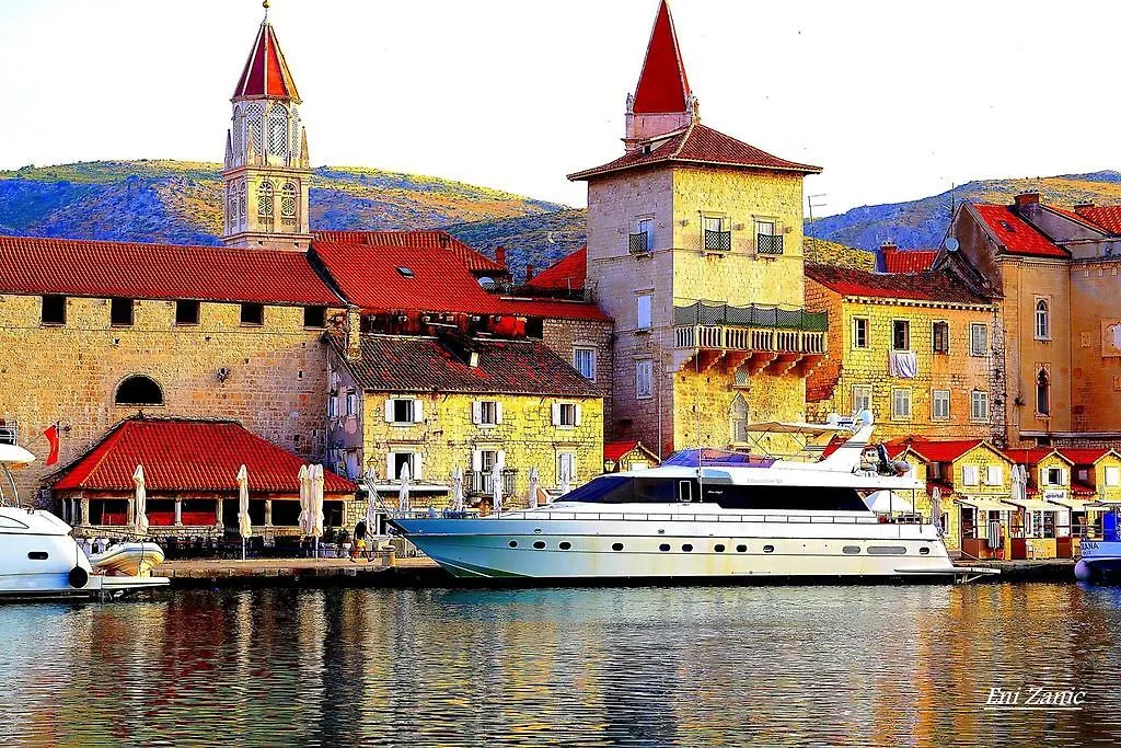 Room Mira Trogir Kroatien